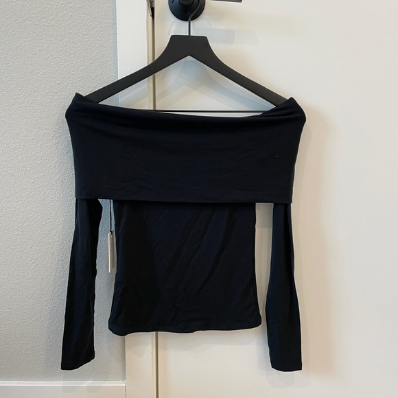 NWT! Retail $118 Aritzia Babaton off the shoulder top - Picture 1 of 2